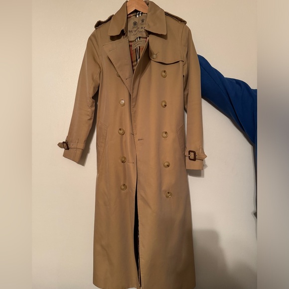 Burberry long coat in honey color. - Picture 4 of 10